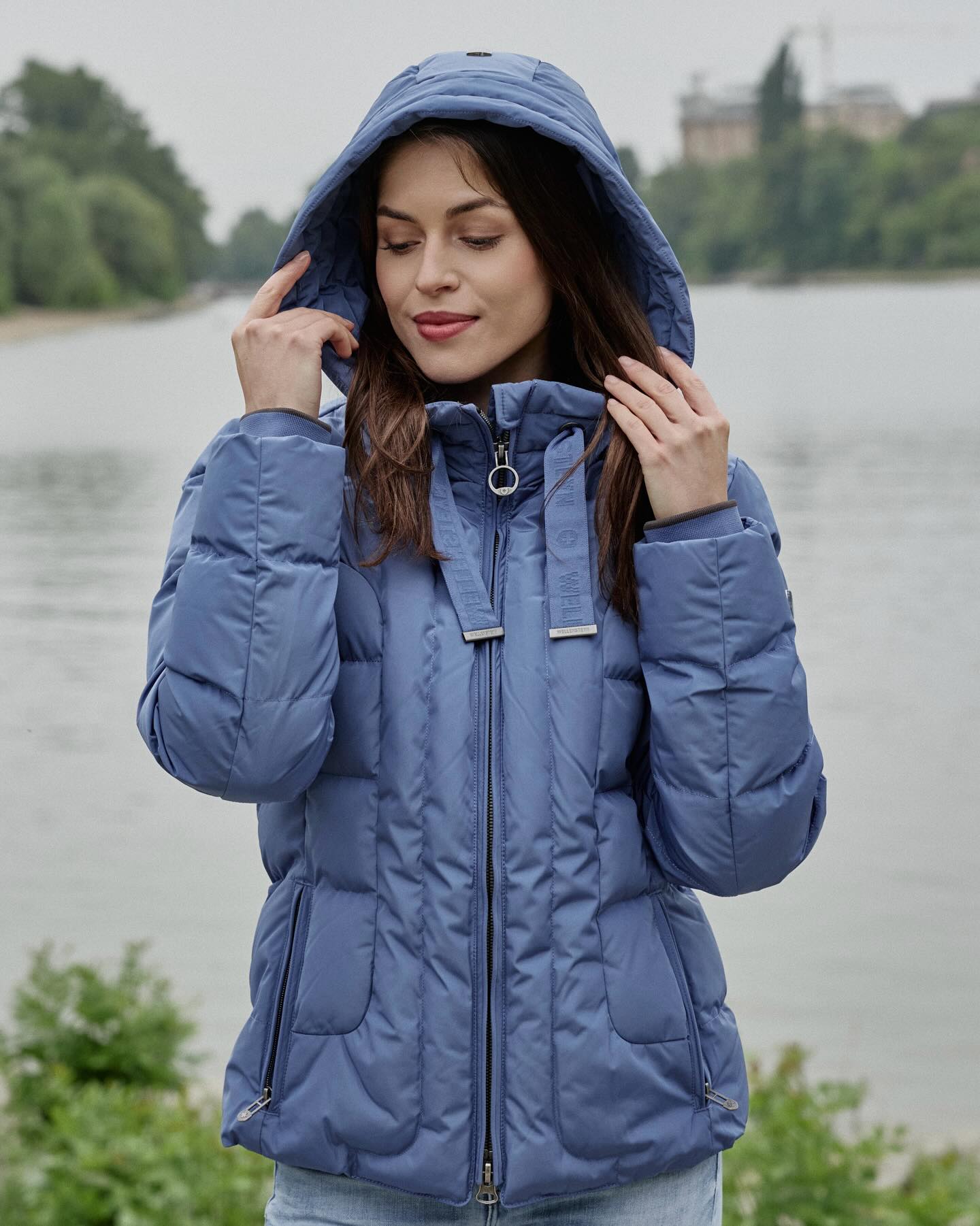 Glossy fabric, tailored fit, and weather protection—all in one timeless design.💙 #wellensteyn #wellensteyncanada #style #fashion #summerfashion #outerwear #outletcollectionatniagara #mensfashion #womensfashion #streetstyle #fashioncanada #jacket #falljacket